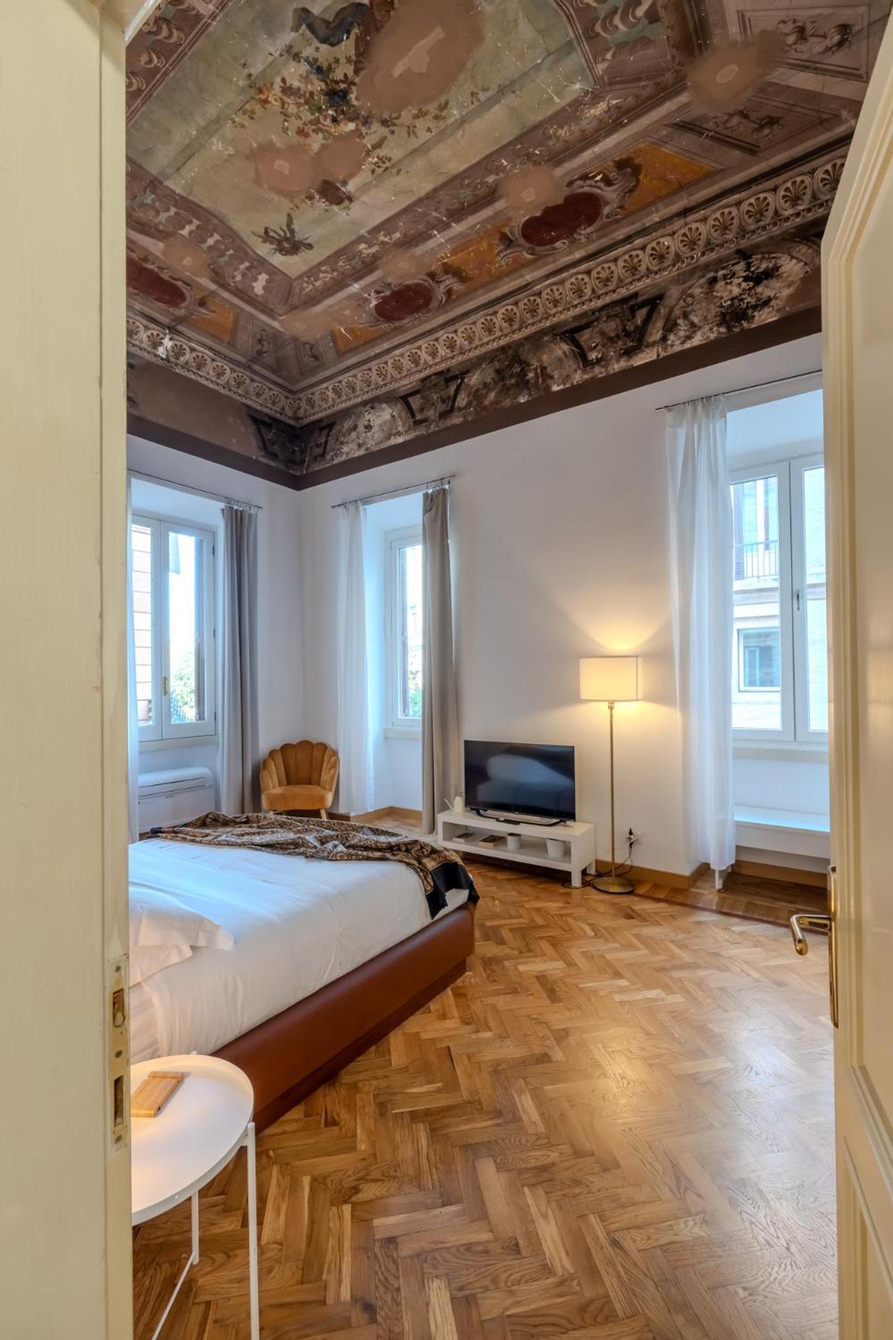 Appartamento Storico In Zona Barberini Roma Exterior foto